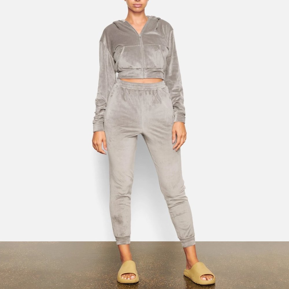SKIMS Velour High Waist Joggers - SMOKE Size M
